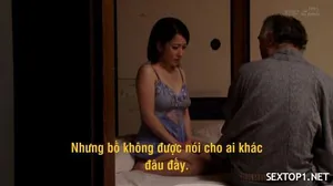 Bạn gái đạt cực khoái bằng cách xuất tinh hậu môn trong chiếc quần yoga rách - âm hộ và lỗ đít ướt đẫm