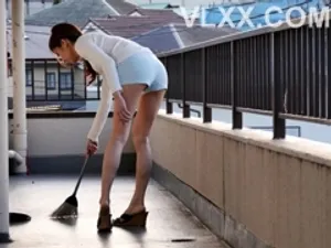 Gái lầu xanh bướm khít địt đủ tư thế cùng trai tân